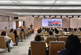 许多人在房间里 AI 生成的内容可能不正确。